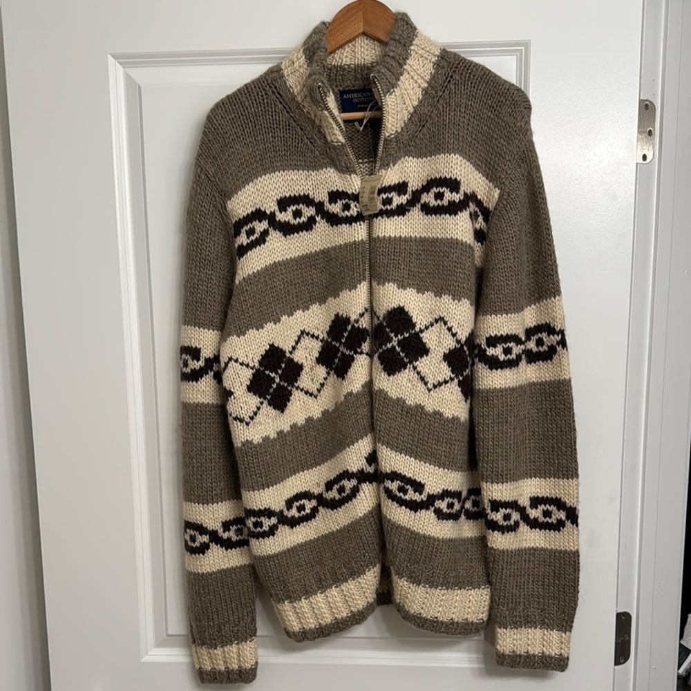 American Eagle Men's Beige and Brown Cardigan